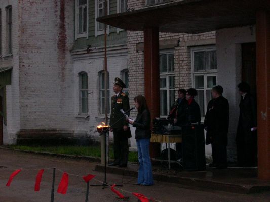 Факельное шествие - 8 мая 2005 года. Любытино.
Захарова Даша 

