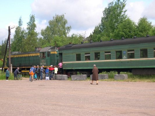 Поезд   
Захаpова Даша 

