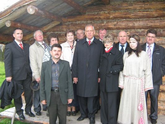Прием губернатора Новгородской области в Славянской деревне 10 века.
Автор:  Людмила Анишина
